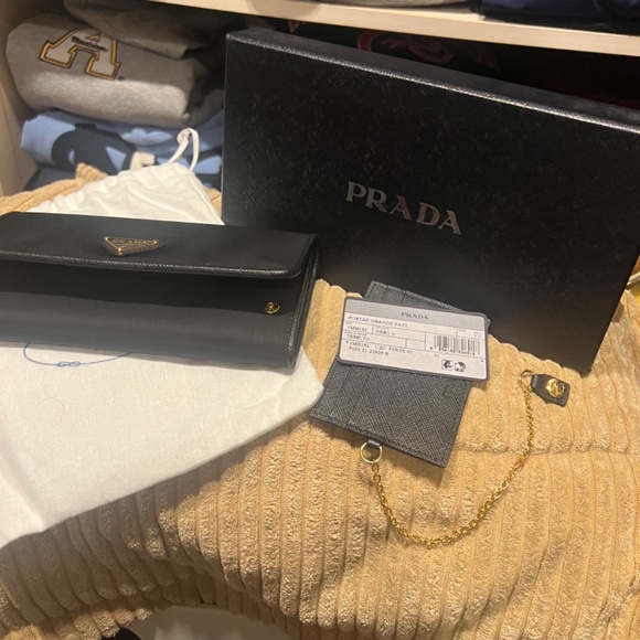 Prada full-size wallet - Picture 5 of 6